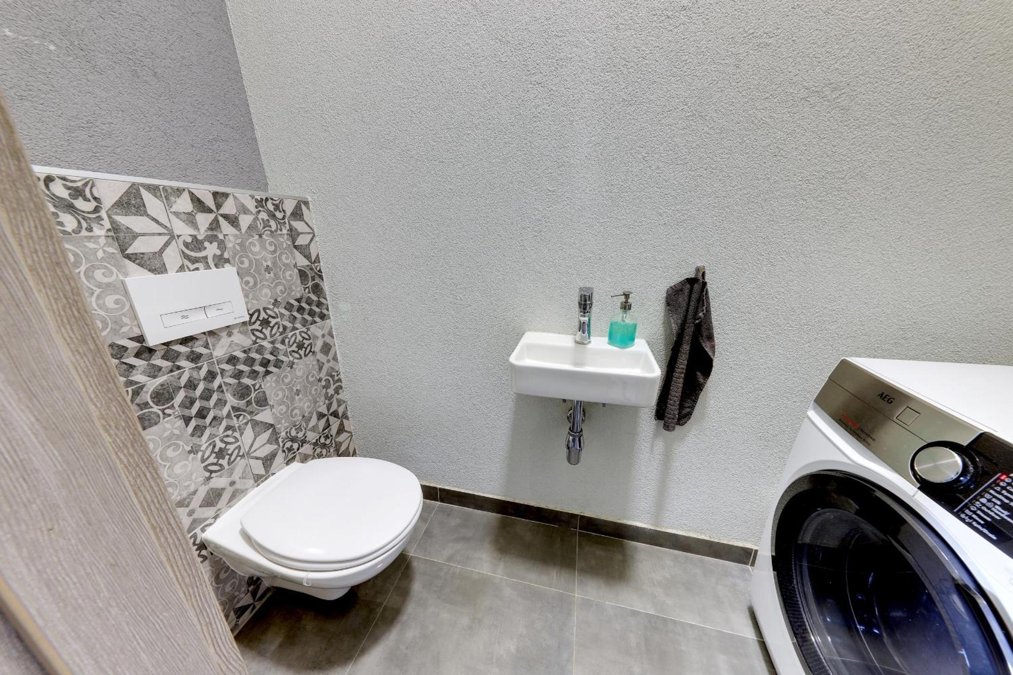 Lovely 2-Bedroom Apartment In Centre Of Bratislava Buitenkant foto