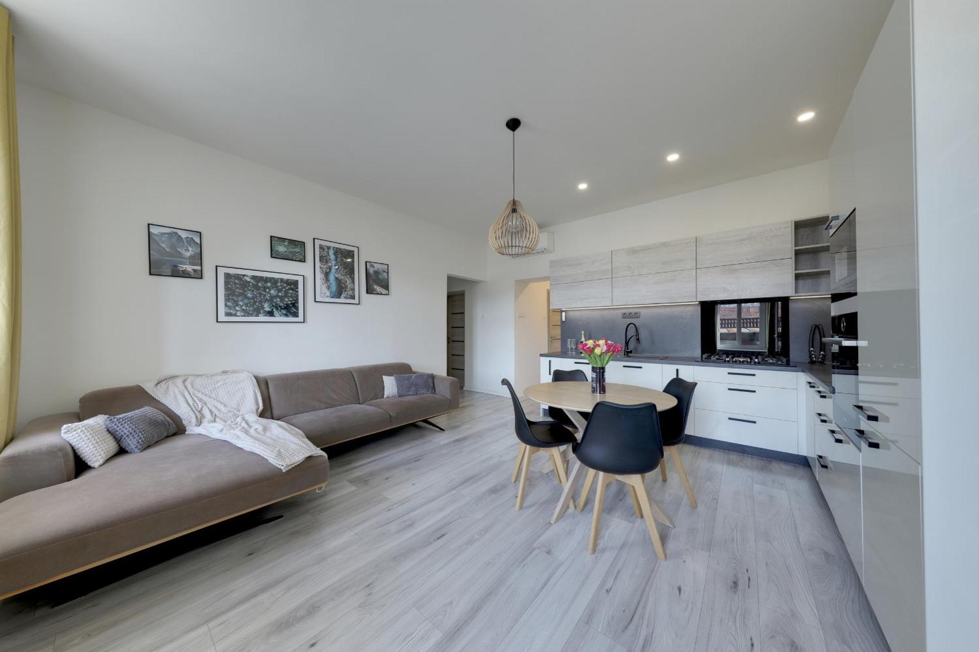 Lovely 2-Bedroom Apartment In Centre Of Bratislava Buitenkant foto